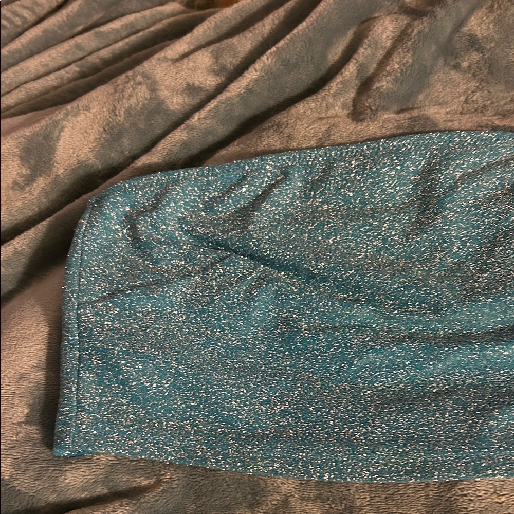 Victoria's Secret Shimmering Teal Bikini Top size large - Picture 4 of 8